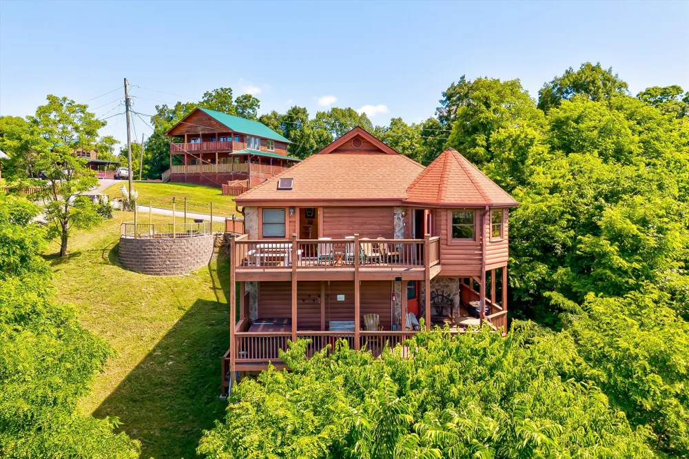 2054 Oakmont Drive Sevierville, TN 37876