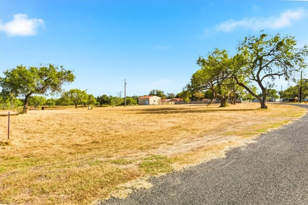 136 Harbor Circle Mathis, TX 78368
