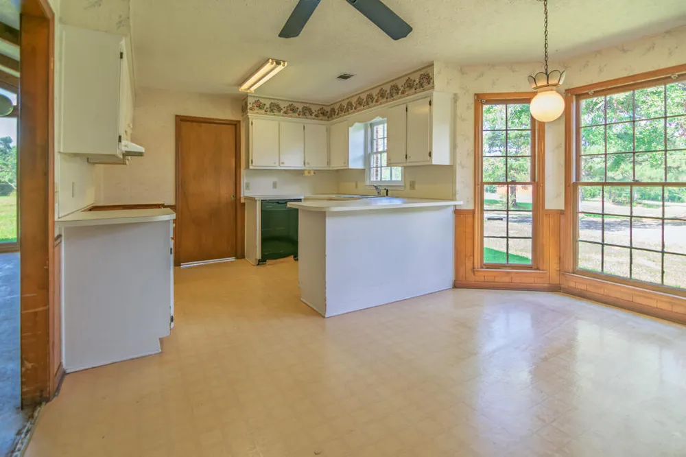 616 Twin Lakes Road Waverly Hall, GA 31831