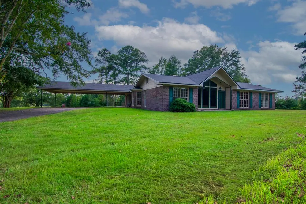 616 Twin Lakes Road Waverly Hall, GA 31831