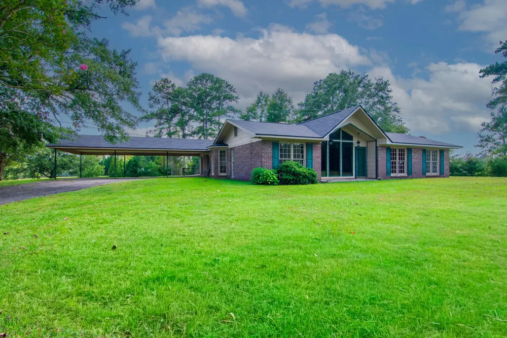 616 Twin Lakes Road Waverly Hall, GA 31831