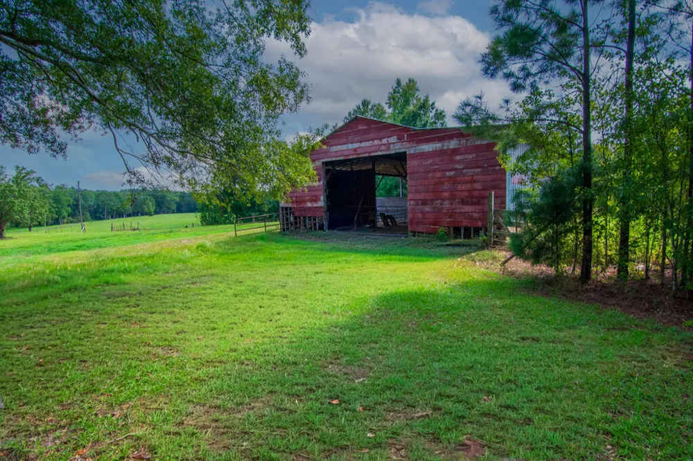 616 Twin Lakes Road Waverly Hall, GA 31831