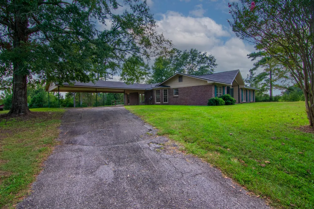 616 Twin Lakes Road Waverly Hall, GA 31831