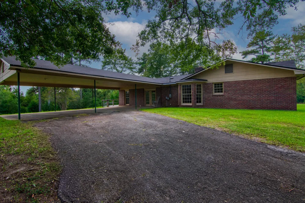 616 Twin Lakes Road Waverly Hall, GA 31831