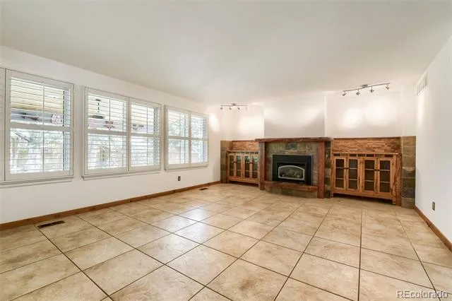 9210 Sugarstone Circle Highlands Ranch, CO 80130