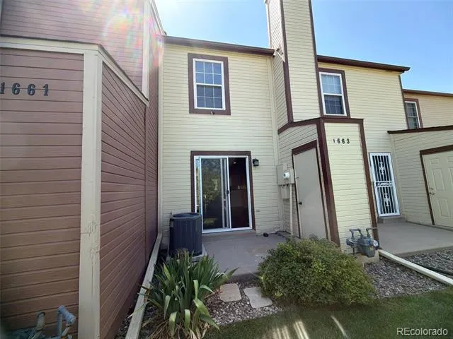 1663 S Blackhawk Way #A Aurora, CO 80012