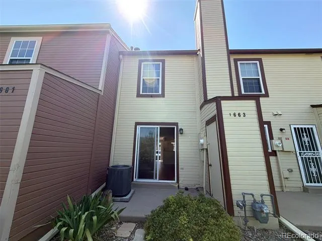 1663 S Blackhawk Way #A Aurora, CO 80012