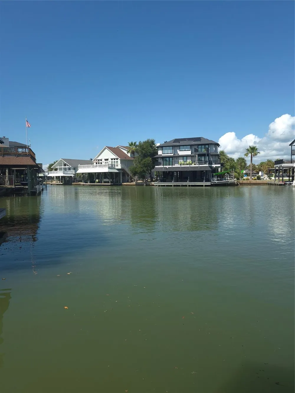 129 Quayside Drive Tiki Island, TX 77554