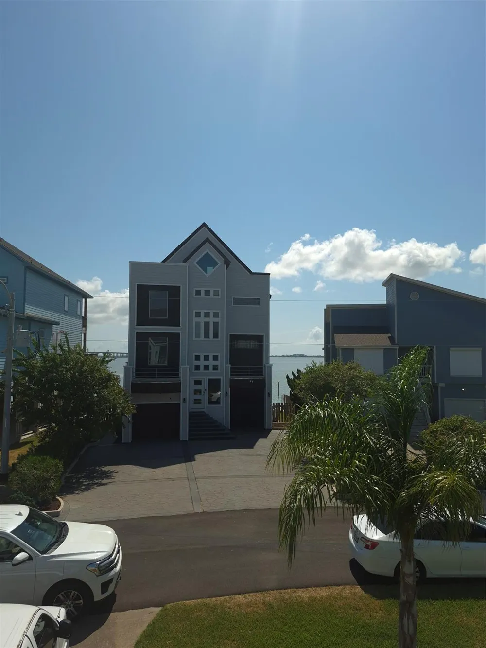129 Quayside Drive Tiki Island, TX 77554
