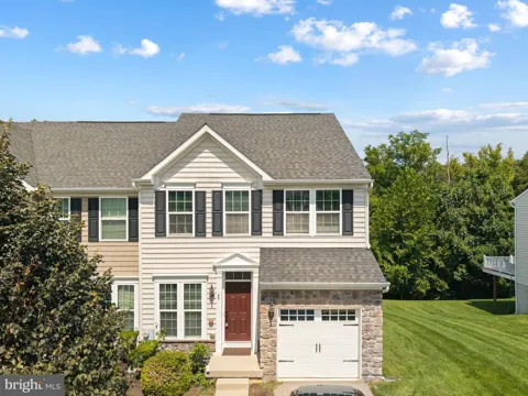 49 HAWKSWELL CIRCLE