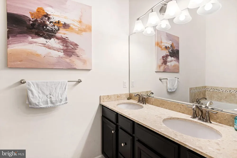 49 HAWKSWELL CIRCLE Oreland, PA 19075