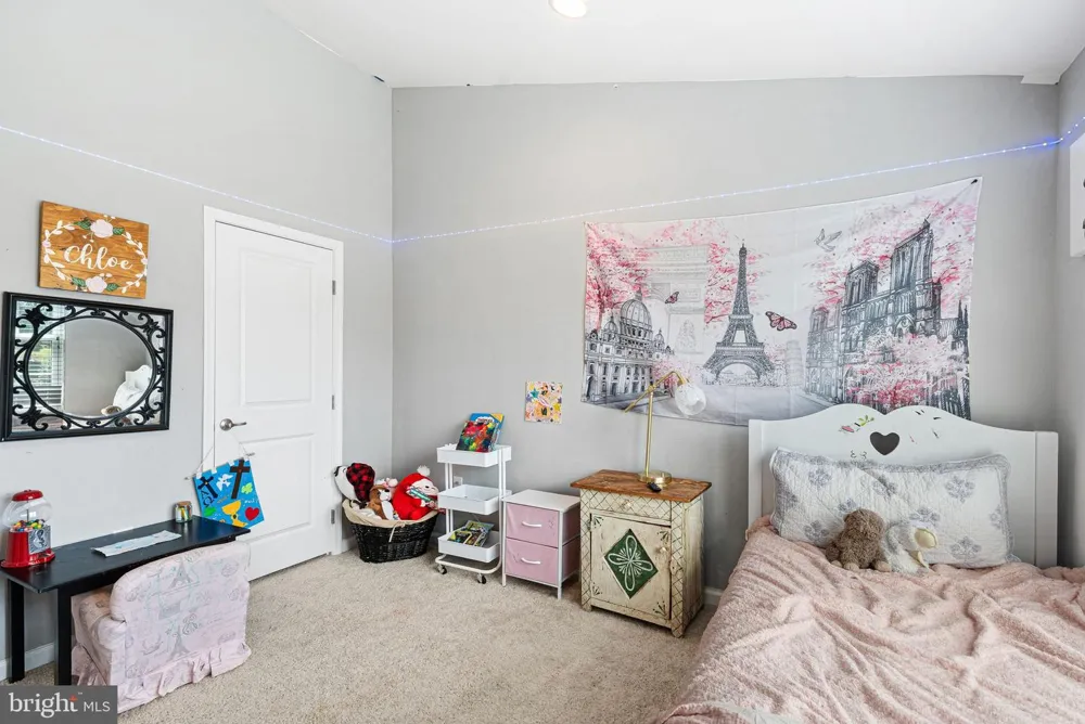 49 HAWKSWELL CIRCLE Oreland, PA 19075