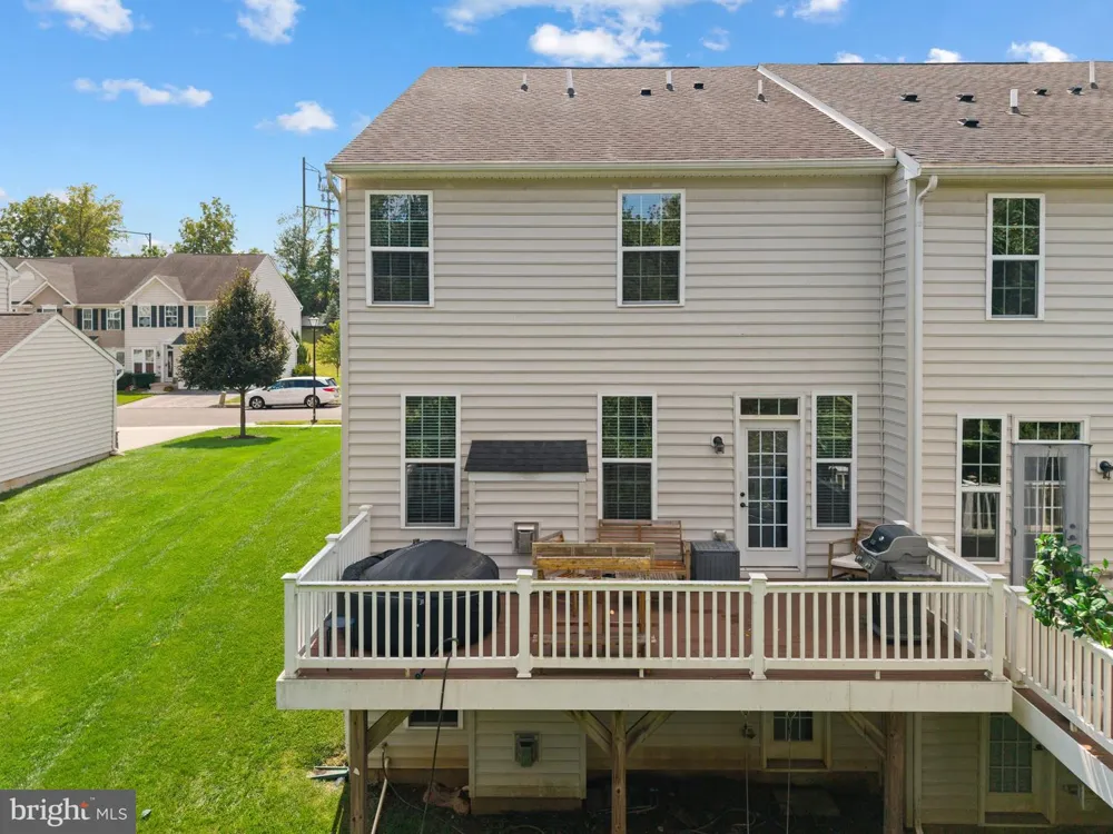 49 HAWKSWELL CIRCLE Oreland, PA 19075