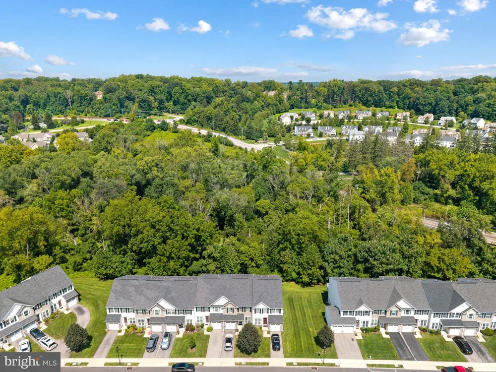 49 HAWKSWELL CIRCLE Oreland, PA 19075