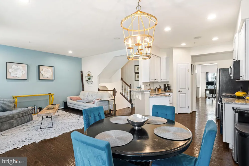49 HAWKSWELL CIRCLE Oreland, PA 19075