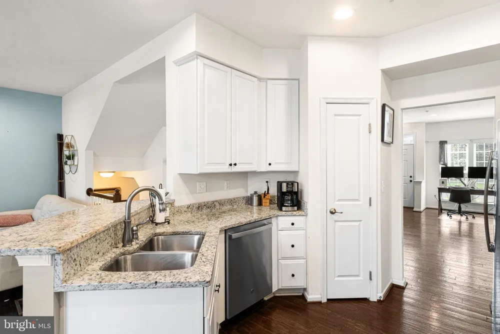 49 HAWKSWELL CIRCLE Oreland, PA 19075