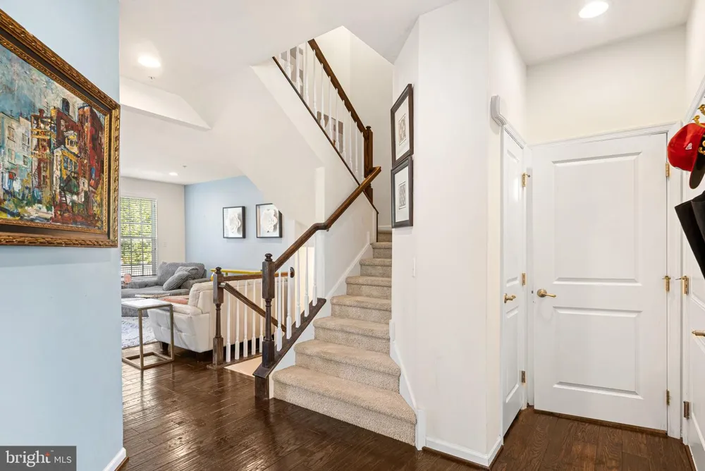 49 HAWKSWELL CIRCLE Oreland, PA 19075
