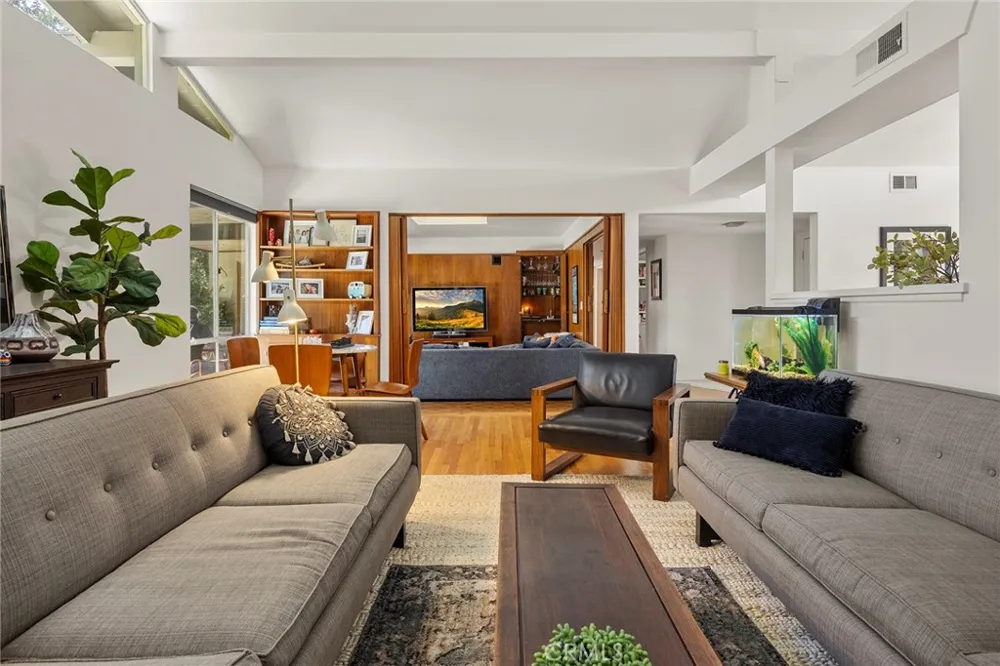 17881 Arbolada Tustin, CA 92780