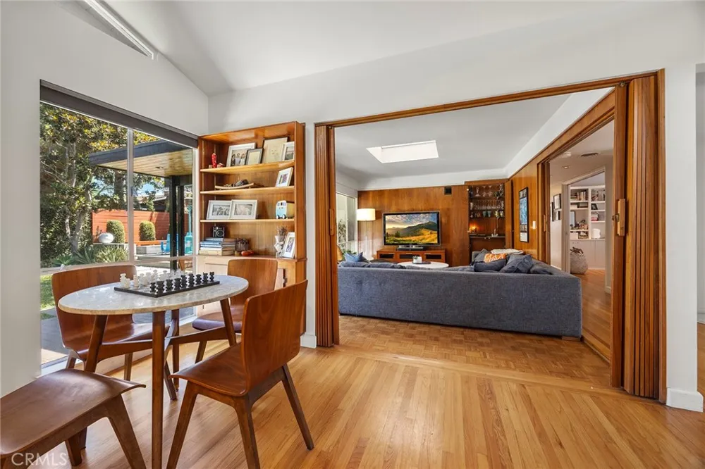 17881 Arbolada Tustin, CA 92780