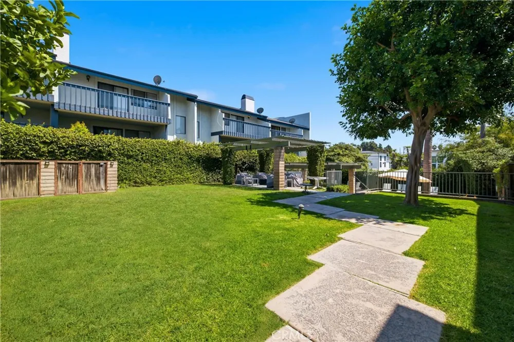 2108 Vanderbilt Lane #E Redondo Beach, CA 90278