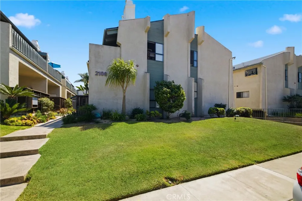 2108 Vanderbilt Lane #E Redondo Beach, CA 90278