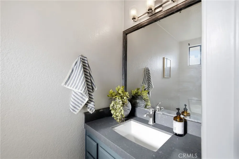 2108 Vanderbilt Lane #E Redondo Beach, CA 90278
