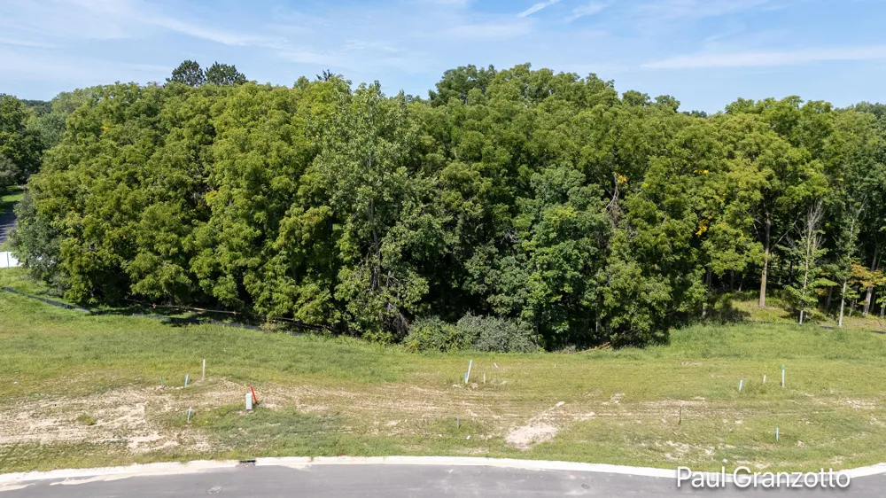 5561 Blackberry Bluff Kentwood, MI 49512