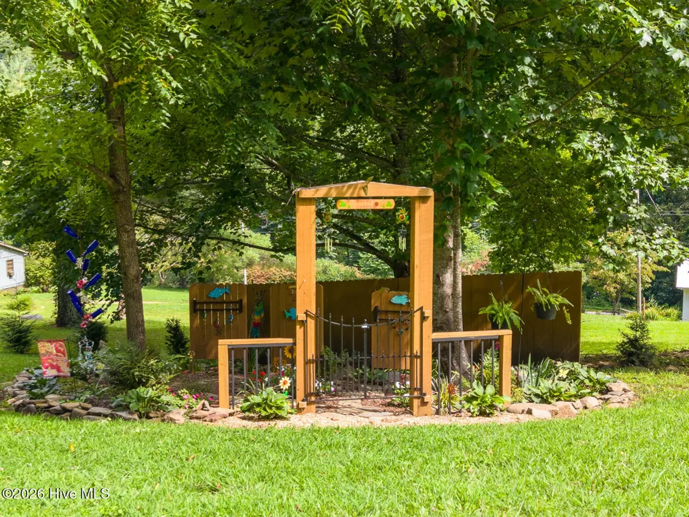 3454 Franks Creek Road Robbinsville, NC 28771