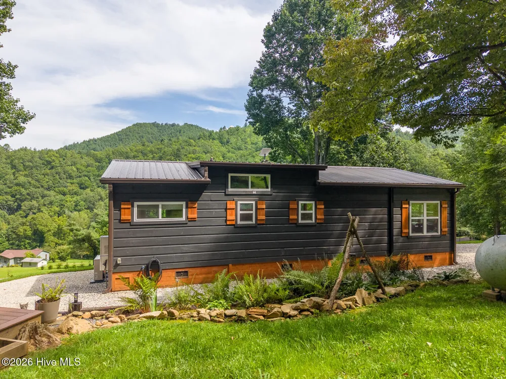 3454 Franks Creek Road Robbinsville, NC 28771