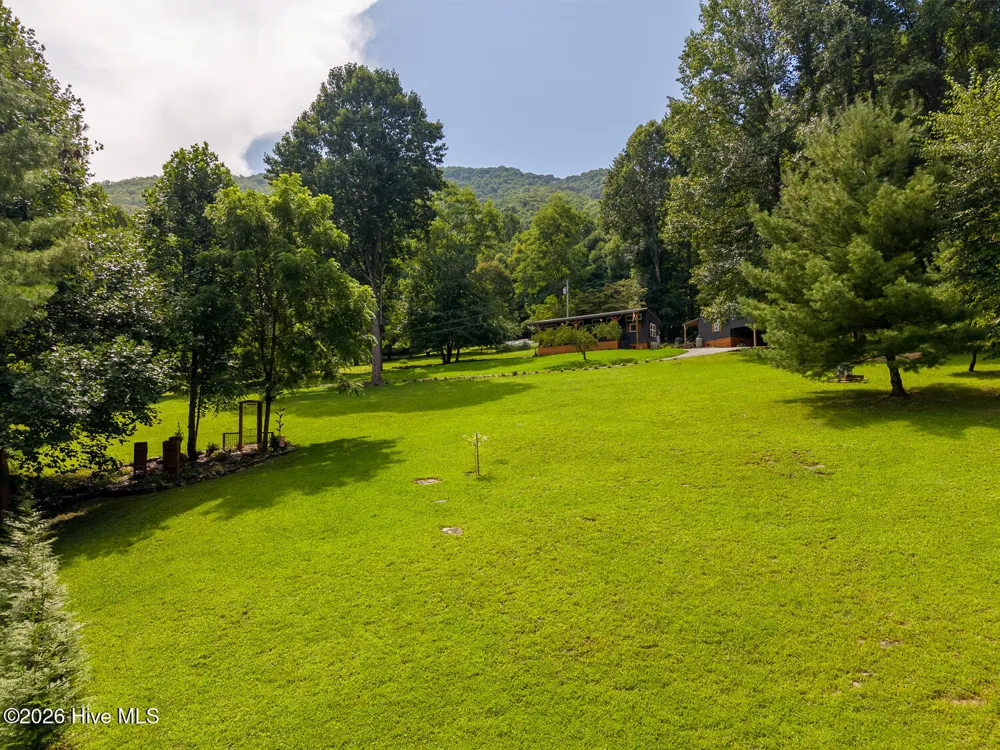 3454 Franks Creek Road Robbinsville, NC 28771