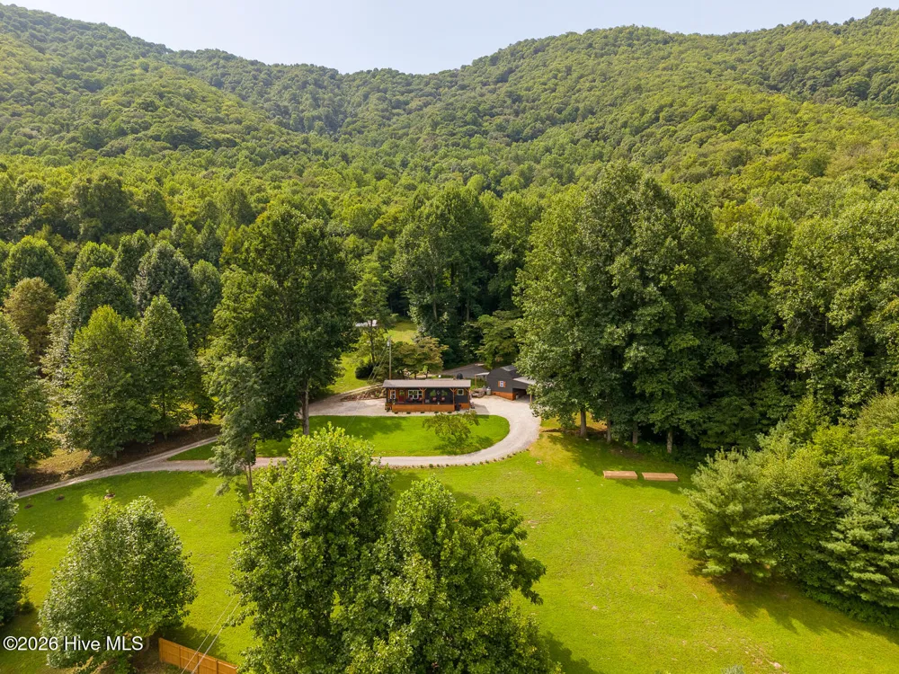 3454 Franks Creek Road Robbinsville, NC 28771