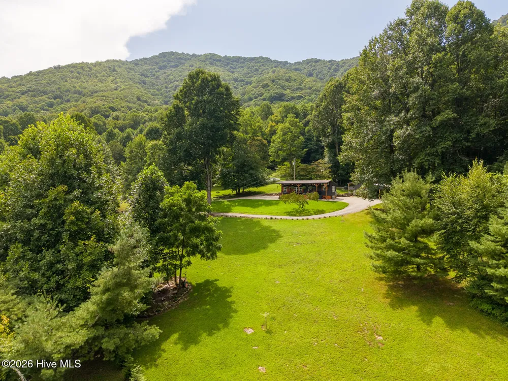 3454 Franks Creek Road Robbinsville, NC 28771