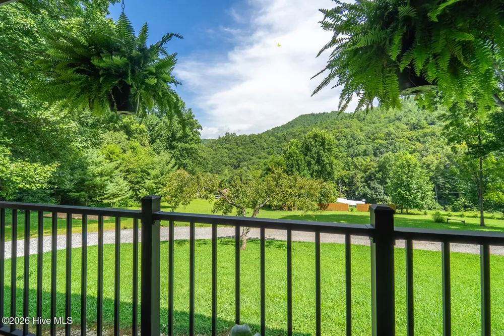 3454 Franks Creek Road Robbinsville, NC 28771