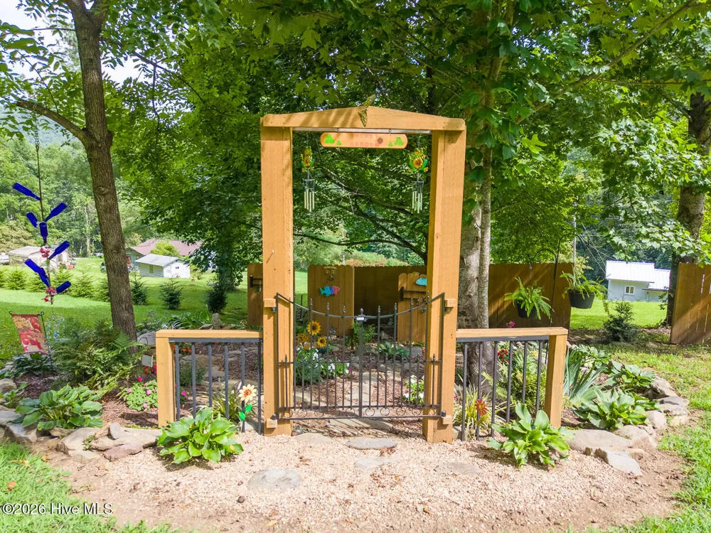 3454 Franks Creek Road Robbinsville, NC 28771
