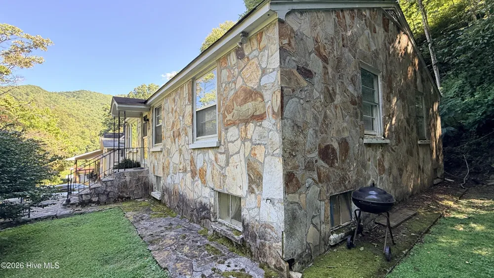 107 Cherokee Avenue Andrews, NC 28901