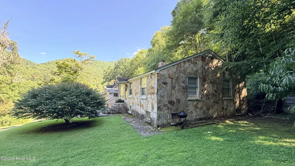 107 Cherokee Avenue Andrews, NC 28901