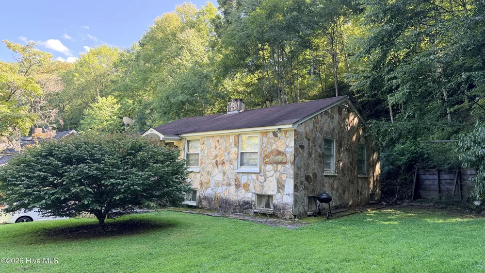 107 Cherokee Avenue Andrews, NC 28901