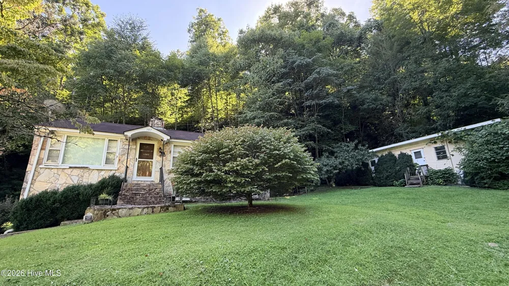 107 Cherokee Avenue Andrews, NC 28901