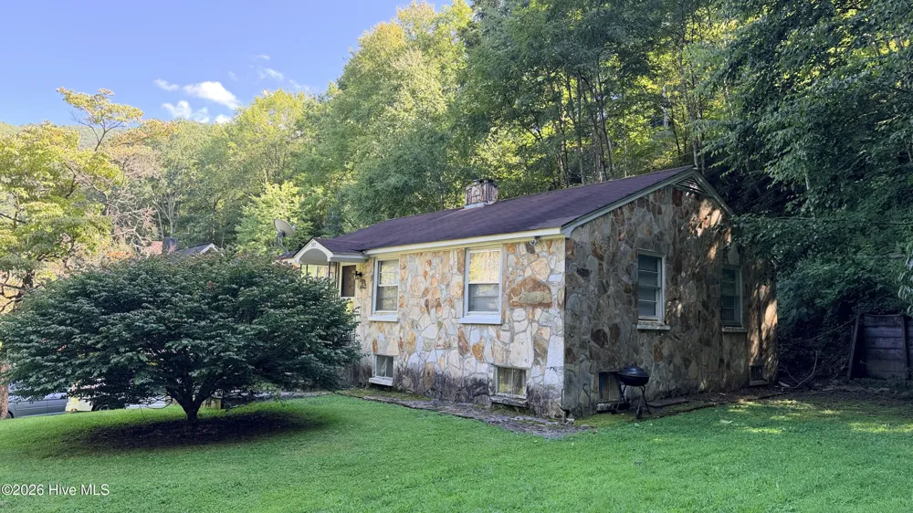 107 Cherokee Avenue Andrews, NC 28901