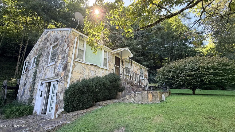 107 Cherokee Avenue Andrews, NC 28901