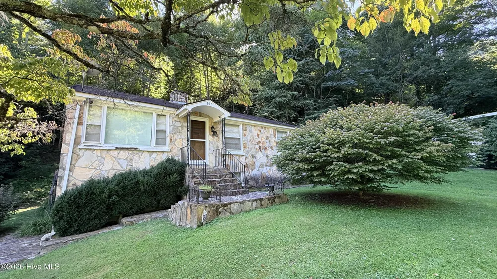 107 Cherokee Avenue Andrews, NC 28901