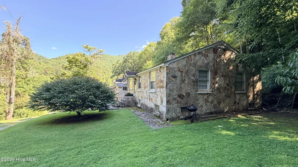 107 Cherokee Avenue Andrews, NC 28901