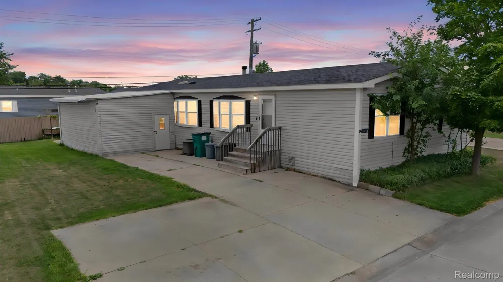 19921 Rhapsody Clinton Charter Township, MI 48036
