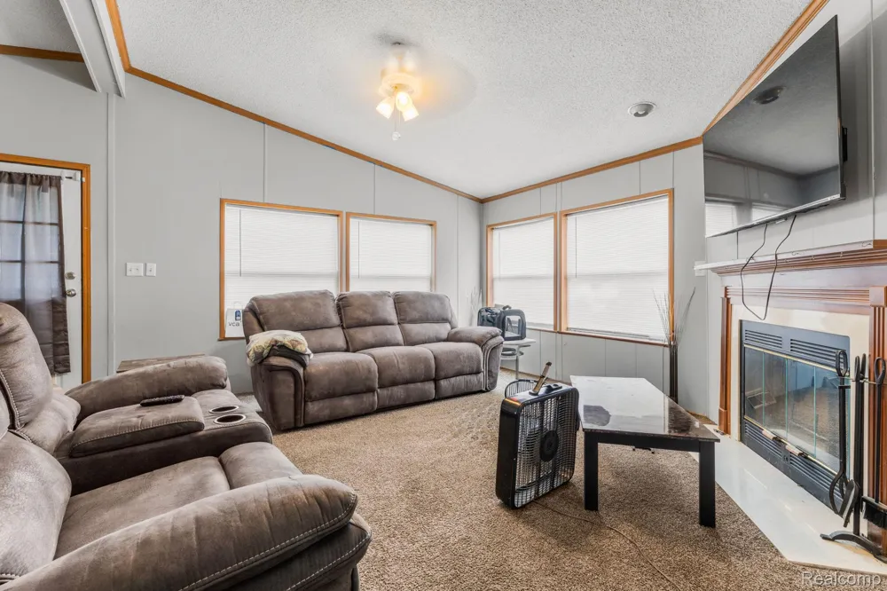 19921 Rhapsody Clinton Charter Township, MI 48036