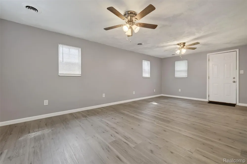 2070 Harwine Street Flint Charter Township, MI 48532