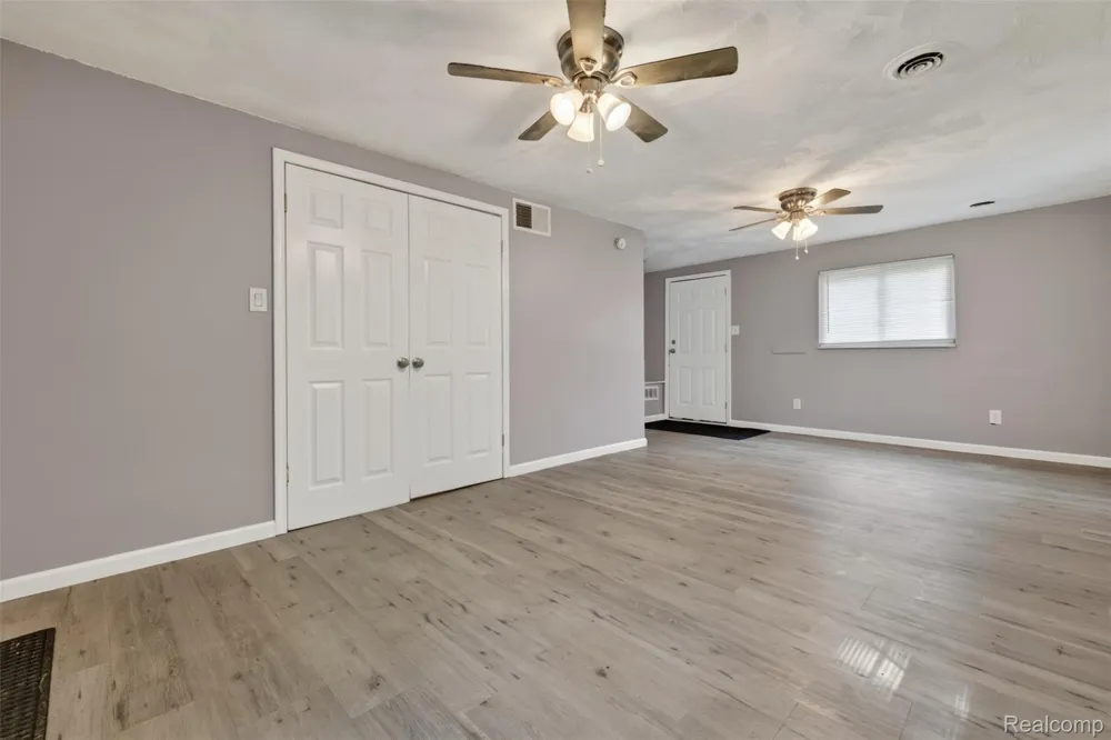 2070 Harwine Street Flint Charter Township, MI 48532