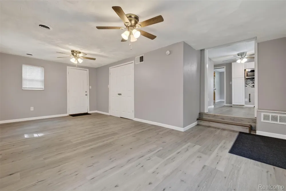 2070 Harwine Street Flint Charter Township, MI 48532