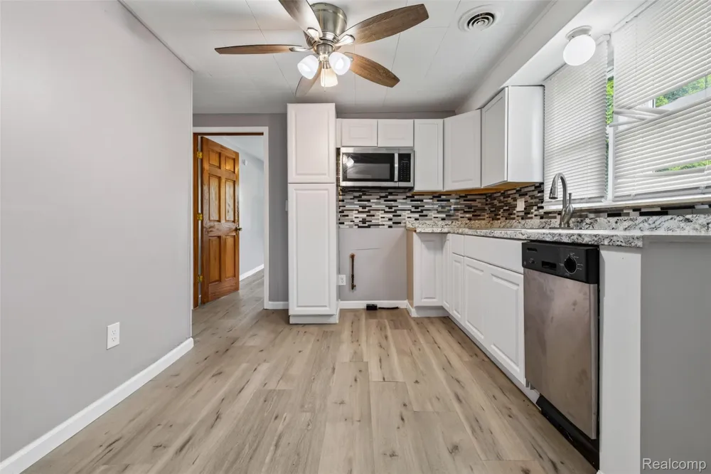 2070 Harwine Street Flint Charter Township, MI 48532