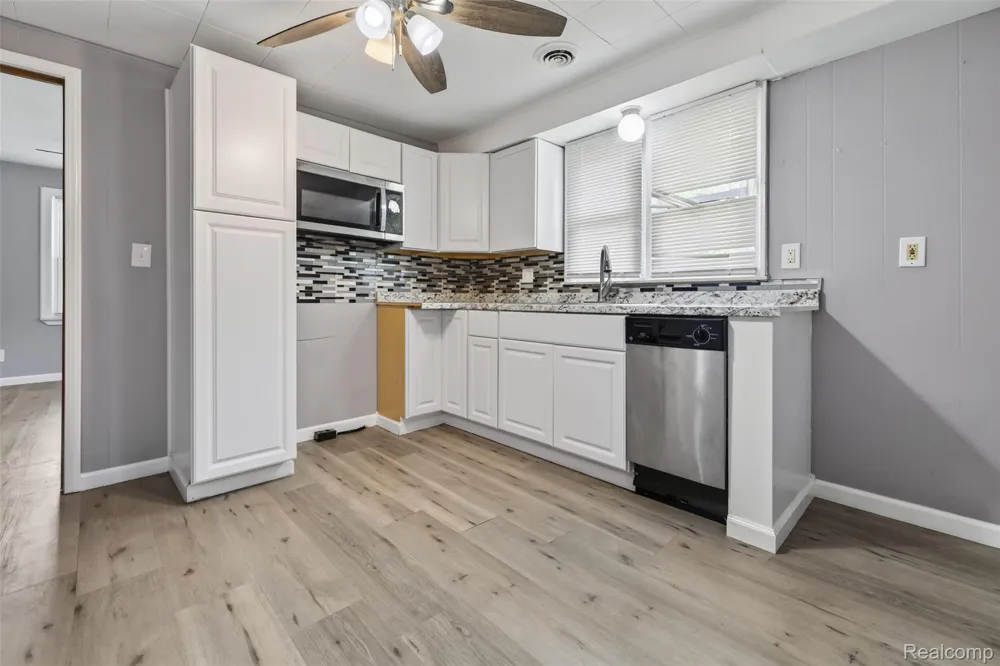 2070 Harwine Street Flint Charter Township, MI 48532