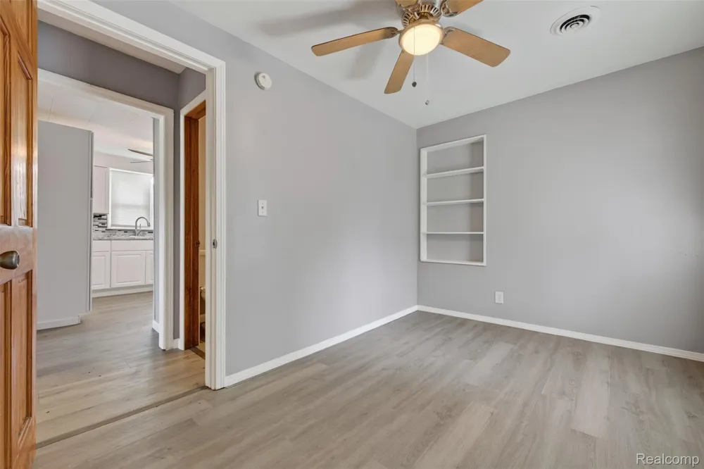 2070 Harwine Street Flint Charter Township, MI 48532
